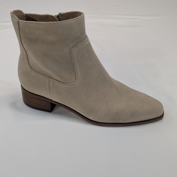 NWT!! Cole Haan Grand 360 Tan Suede Leather Ankle Booties Side Zipper Size 7B - Picture 1 of 10